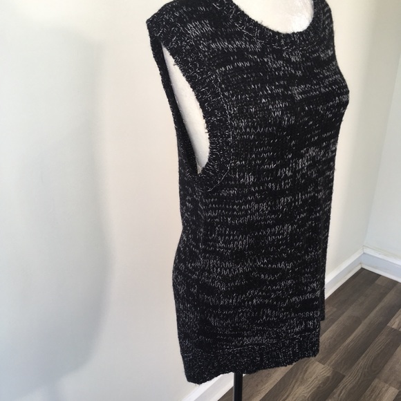 Black Sleeveless Sweater - Picture 3 of 4